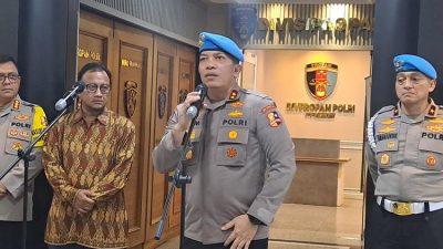 Pergoki Suaminya Selingkuh