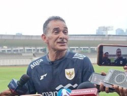 Selebrasi Pacu Jalur Pelatih Gerald Vanenburg Ancam tak Mainkan Jens Raven Lagi