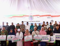 Lurah Kwala Begumit dan Tokoh Pemuda Kecamatan Binjai Aksi Sosial untuk Bilal Mayit, Penggali Kubur, dan Yatim Piatu