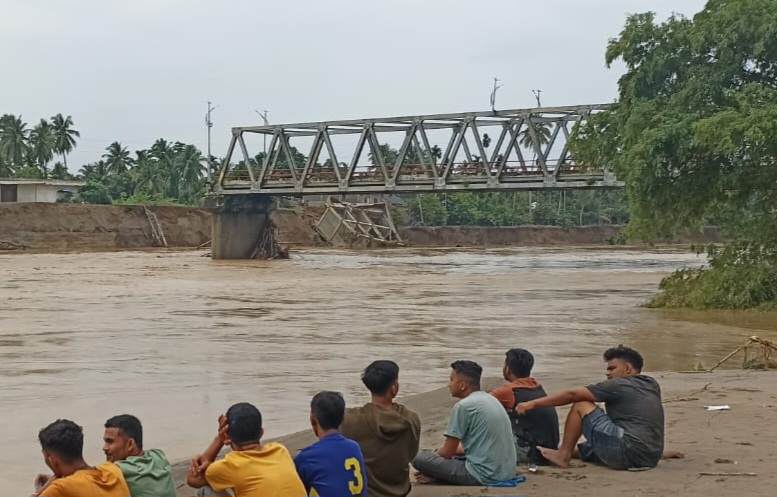 Banjir Bandang Terjang