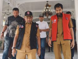 Mualem Kirim Bantuan Logistik Bencana Untuk 10 Daerah di Aceh