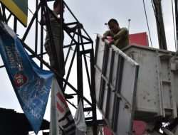 Tak Bayar Pajak Videotron Simpang Surabaya Dirobohkan