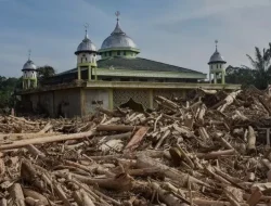 Kembali terendam banjir warga Bener Meriah bersih rumah dan tempat ibadah