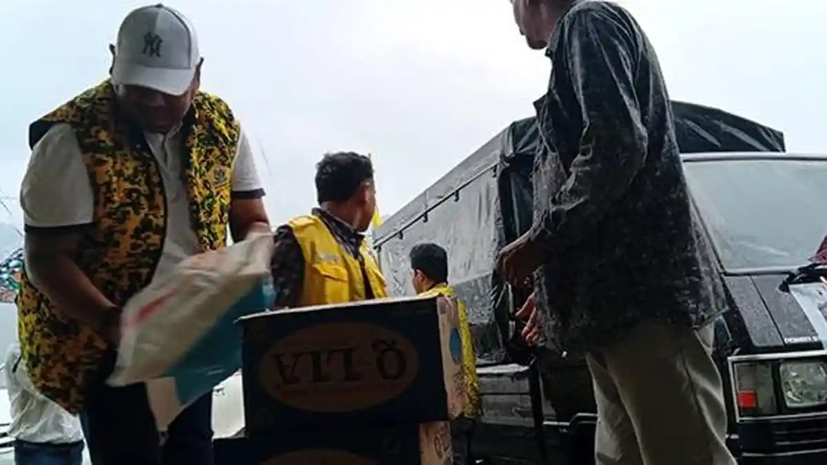 Di Tengah Hujan Deras