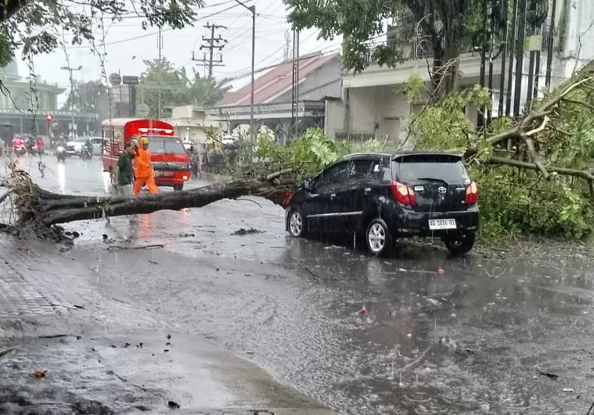 Hujan dan Angin Kencang